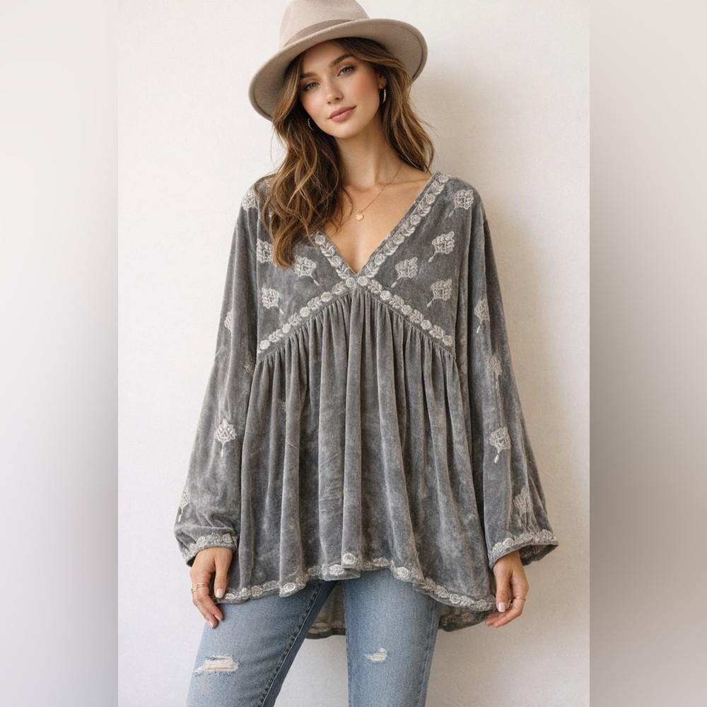 POL Minot Oversized V-Neck Velvet Top